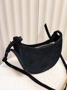 Laura Biaggi torebka listonoszka zamszowa czarna półokrągła