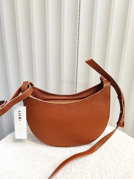 Laura Biaggi torebka listonoszka skórzana camelowa półokrągła