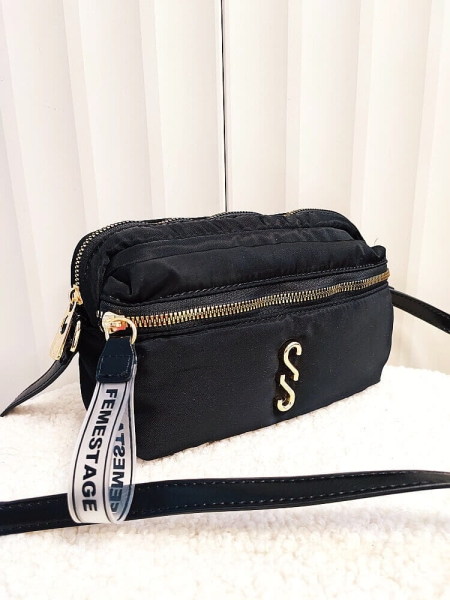 Eva Minge torebka listonoszka kuferek czarna z kieszenią