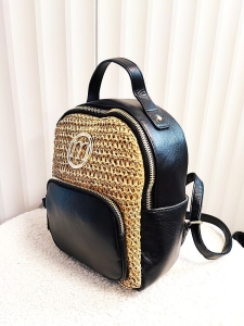 Monnari torebka plecak czarna z beżową plecionką