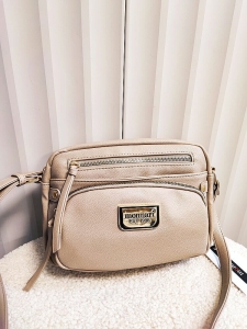 Monnari torebka listonoszka kuferek beżowa z kieszenią