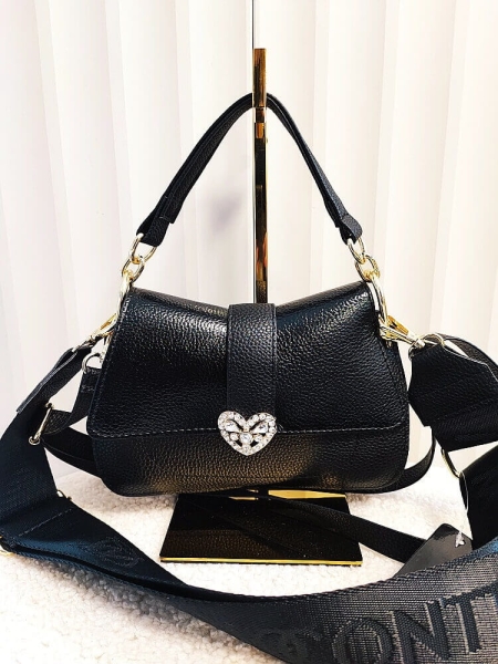 Massimo Contti torebka listonoszka czarna z lakierowaną klapką serduszko 