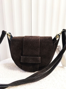 Laura Biaggi mała torebka listonoszka zamszowa czekoladowa z klapką