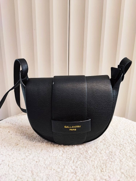 Gallantry torebka listonoszka czarna z klapką