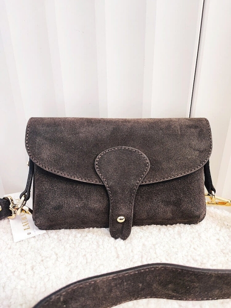 Laura Biaggi torebka listonoszka S zamszowa czekoladowa z klapką