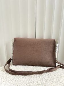 Laura Biaggi torebka kopertówka pszczółka taupe ekozamsz