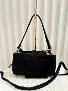 Massimo Contti zamszowa torebka listonoszka czarna trzykomorowa