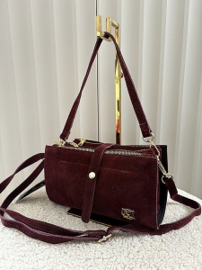 Massimo Contti zamszowa torebka listonoszka bordowa trzykomorowa