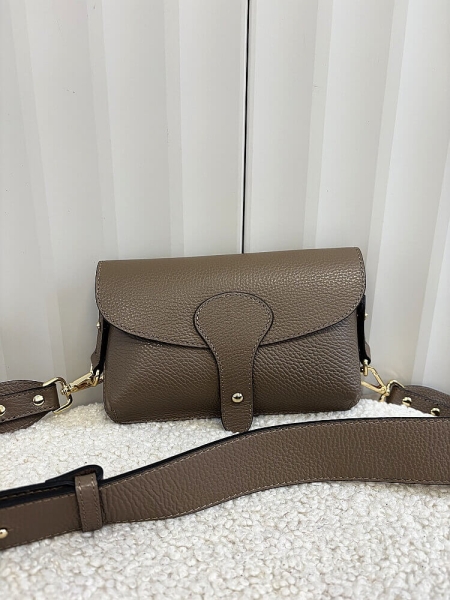 Laura Biaggi torebka listonoszka S skórzana taupe z klapką