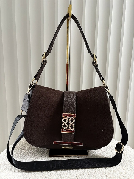 Laura Biaggi torebka listonoszka czekoladowa z klapką ekozamsz