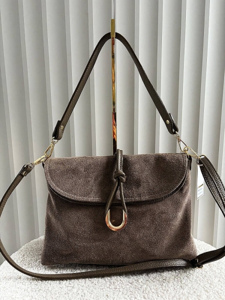 Laura Biaggi torebka listonoszka zamszowa taupe z klapką