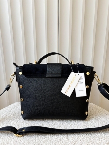 Laura Biaggi torebka listonoszka kuferek czarna ekozamsz mucha