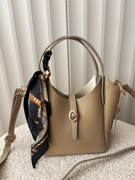 Torebka mini shopperka skórzana beżowa z apaszką