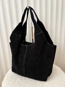 Torebka shopperka na ramię zamszowa czarna z przeszyciem