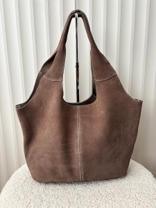 Torebka shopperka na ramię zamszowa taupe z przeszyciem