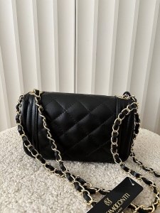 Massimo Contti torebka listonoszka skórzana czarna pikowana