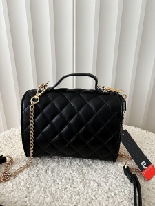 Pierre Cardin torebka listonoszka czarna pikowana z łańcuszkiem