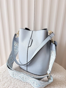 Torebka worek skórzany jasnoniebieski