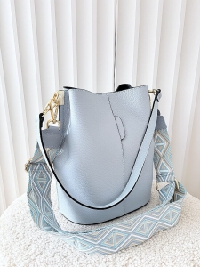 Torebka worek skórzany jasnoniebieski