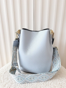 Torebka worek skórzany jasnoniebieski