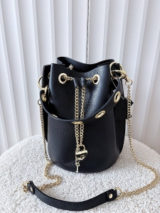 Laura Biaggi torebka worek skórzany czarny