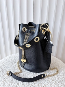 Laura Biaggi torebka worek skórzany czarny