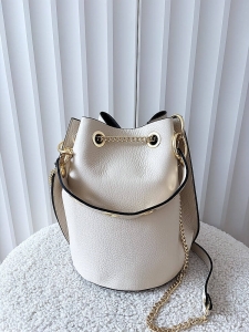 Laura Biaggi torebka worek skórzany beżowy