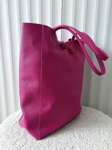 Laura Biaggi skórzana torba shopper fuksja z wiązaniem