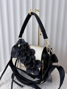 Massimo Contti torebka listonoszka czarna ze złotym kwiaty zip