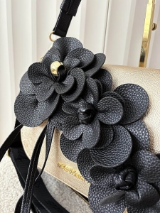 Massimo Contti torebka listonoszka czarna ze złotym kwiaty zip