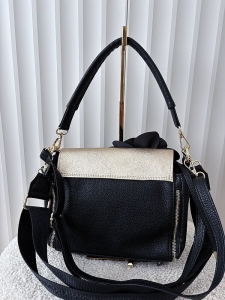 Massimo Contti torebka listonoszka czarna ze złotym kwiaty zip