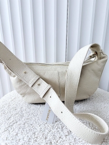 Laura Biaggi duża torebka listonoszka skórzana beżowa