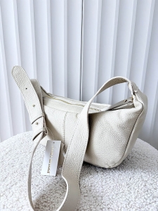 Laura Biaggi duża torebka listonoszka skórzana beżowa