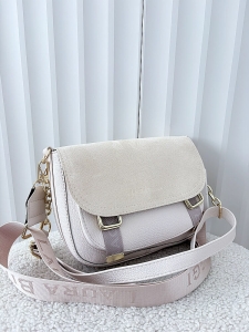 Laura Biaggi torebka listonoszka beżowa z klapką ekozamsz