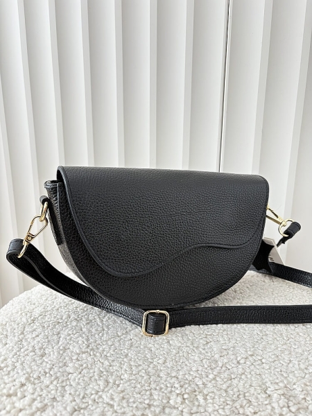 Laura Biaggi torebka listonoszka skórzana czarna z klapką