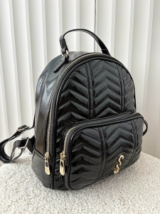 Eva Minge torebka plecak czarny lakierowany z kieszenią pikowany