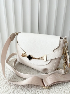 Laura Biaggi torebka listonoszka beżowa z klapką