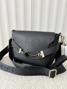 Laura Biaggi torebka listonoszka czarna z klapką