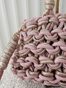 Mandoline torebka mini shopper różowa ze złotym plecionka