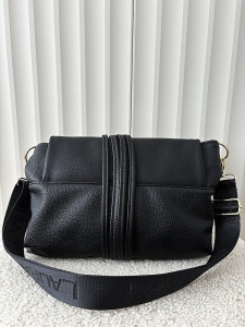 Laura Biaggi torebka listonoszka czarna z węzłem