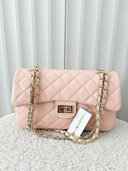 Borse in Pelle duża torebka listonoszka skórzana różowa pikowana z łańcuszkiem