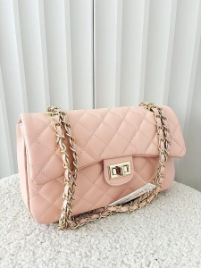 Borse in Pelle duża torebka listonoszka skórzana różowa pikowana z łańcuszkiem