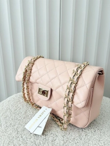 Borse in Pelle duża torebka listonoszka skórzana różowa pikowana z łańcuszkiem