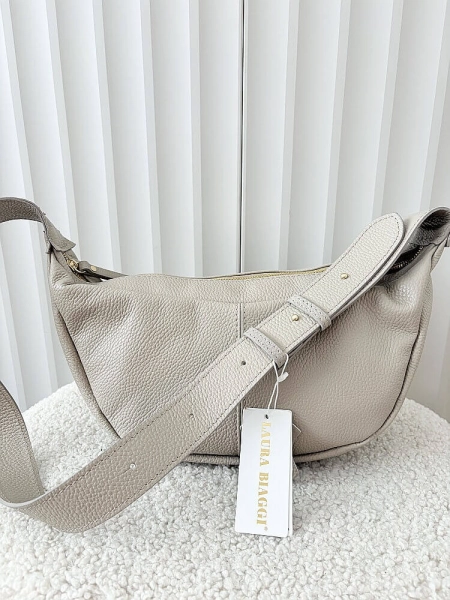 Laura Biaggi duża torebka listonoszka skórzana beżowa