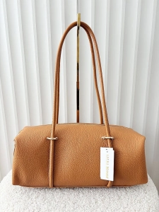 Laura Biaggi torebka kuferek na ramię skórzany camelowy