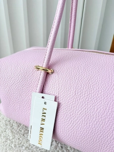 Laura Biaggi torebka kuferek na ramię skórzany różowy