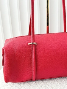 Laura Biaggi torebka kuferek na ramię skórzany czerwony