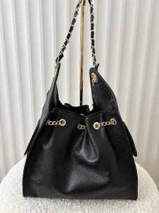 Laura Biaggi skórzana torba shopper na ramię czarna z łańcuszkami