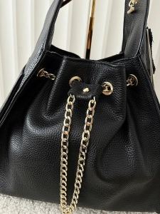 Laura Biaggi skórzana torba shopper na ramię czarna z łańcuszkami