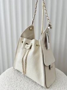 Laura Biaggi skórzana torba shopper na ramię jasnobeżowa z łańcuszkami